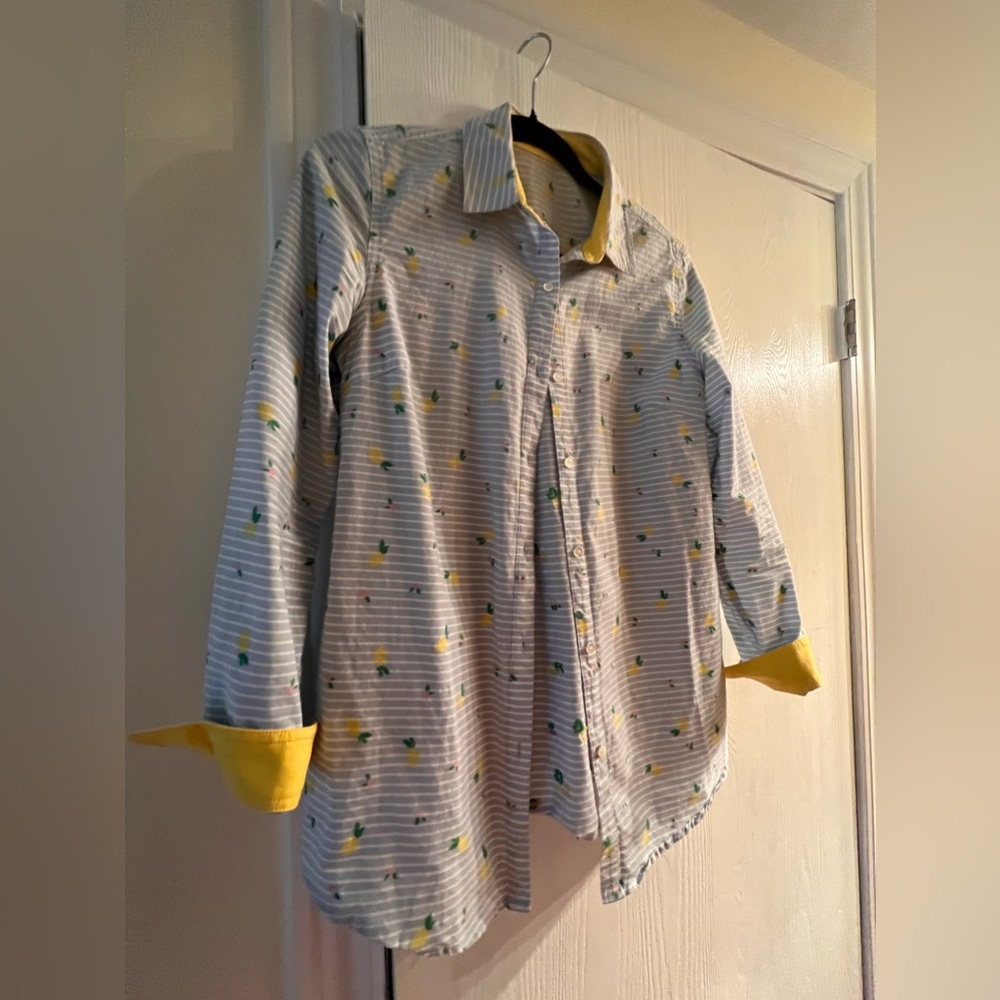 Beautiful and comfortable light blue shirt with yellow highlights